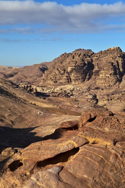 Blick von der hohen Opferstätte in Petra in Jordanien. — Stockfoto