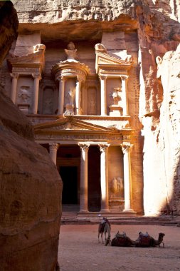 petra - Ürdün'de ünlü tapınağı Indiana jones da deve ile hazine