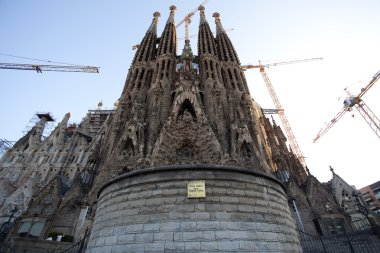 yan girişe sagrada Familia Barcelona, İspanya