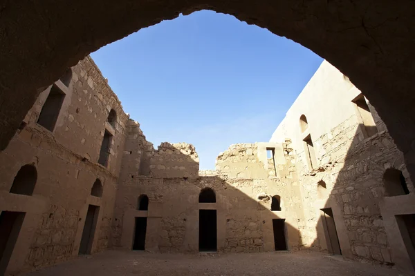 Dentro do Castelo de Qasr el-Kharaneh (Castelo do Deserto) na Jordânia — Fotografia de Stock