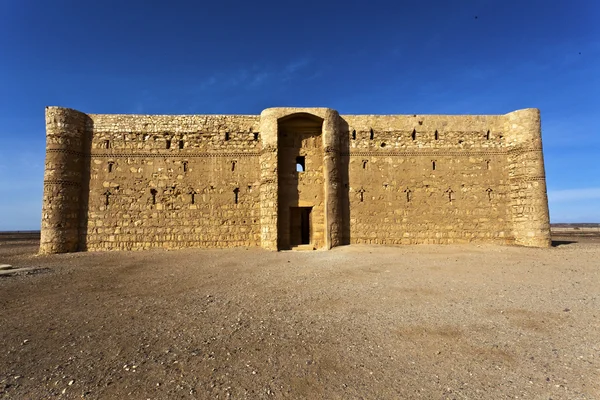 Qasr el-Kharaneh slott (Desert slott) i Jordan — Stockfoto