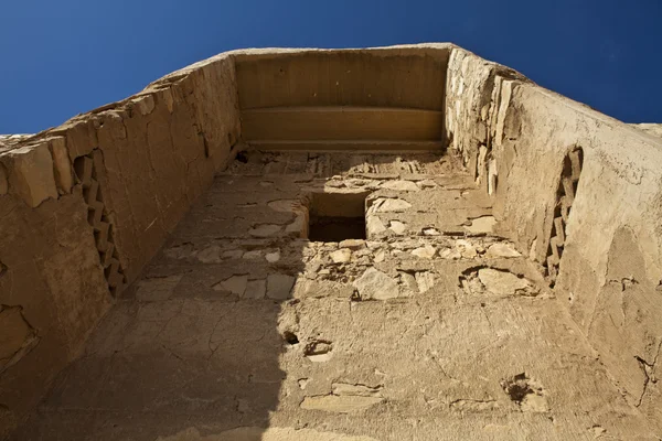 В'їзні ворота Qasr Ель Kharaneh замку (пустелі замок) в Jordan — стокове фото