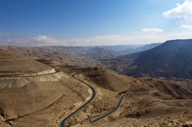 Wadi grevcilerin Gorge ve rezervuar Jordan Kral'ın karayolu boyunca