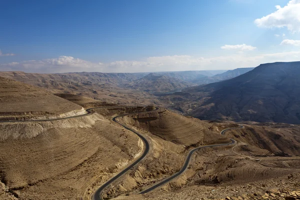 Wadi Mujib Gorge e reservatório ao longo da estrada do rei na Jordânia — Fotografia de Stock