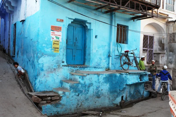 Blauwwitte Huis in de stad van bundi - rajasthan - india — Stockfoto