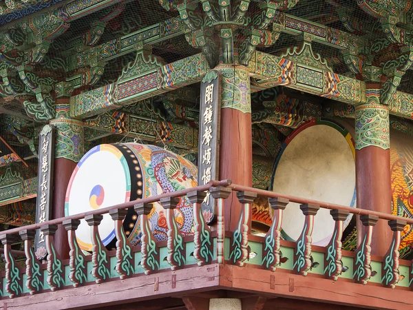 Drums in boeddhistische tempel — Stockfoto