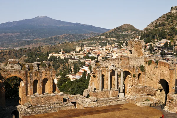 Taormina gezichtspunt met theater — Stockfoto