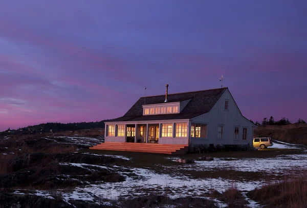 Country Cabin At Dusk — Stock Photo, Image