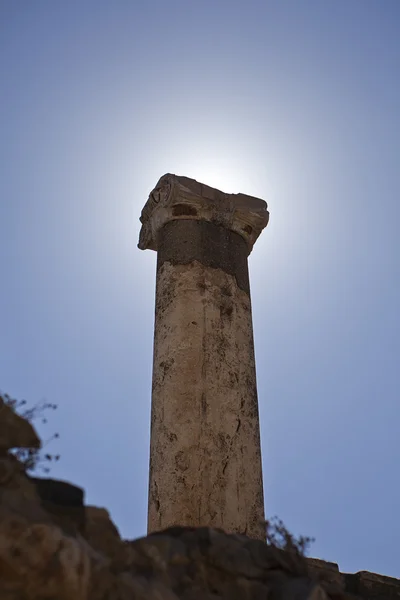 Hinterleuchtete Säule am Ephesus — Stockfoto