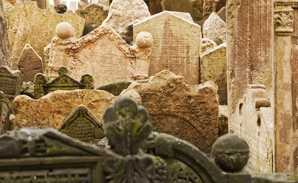 プラハのユダヤ人の墓石 — ストック写真