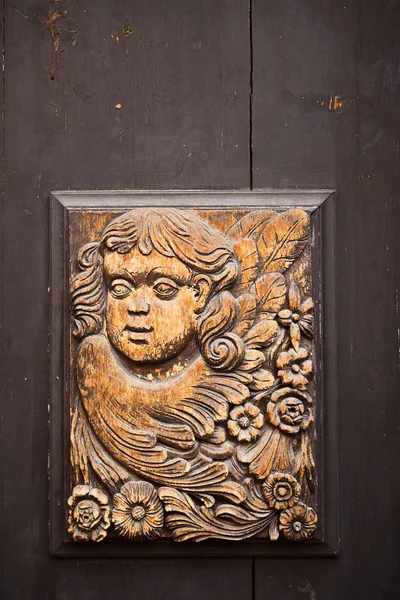 Чешская резьба на двери — стоковое фото