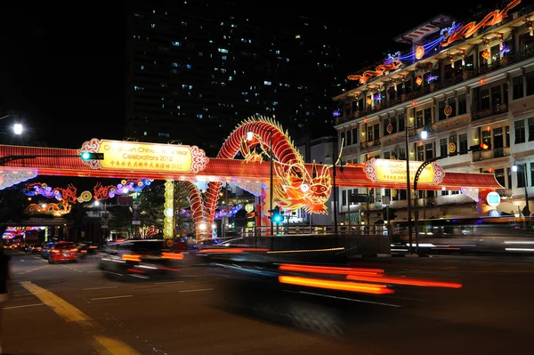 Decoración del dragón del año nuevo chino en el camino del puente nuevo —  Fotos de Stock