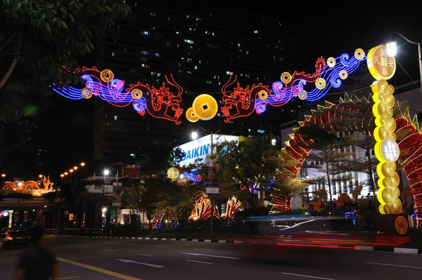 Decoração de dragão de ano novo chinês na estrada nova ponte — Fotografia de Stock