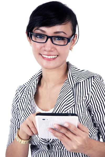 Ipad tablet ile gülümseyen iş kadını — Stok fotoğraf