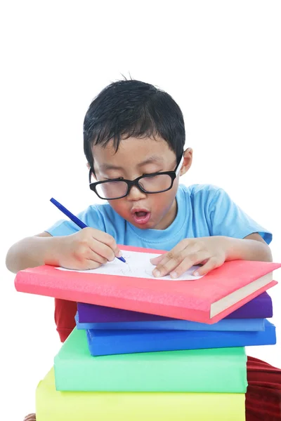 Criança adorável estudar — Fotografia de Stock