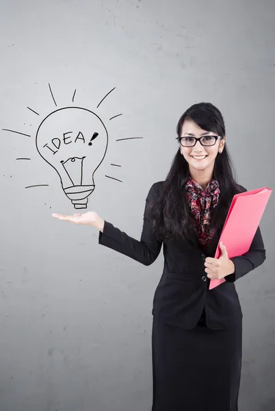 Attractive business woman with idea — Stock Photo, Image
