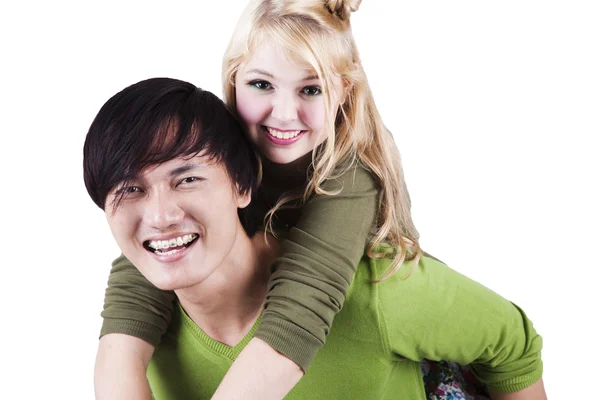 Romantisches asiatisch-kaukasisches Paar lächelnd — Stockfoto