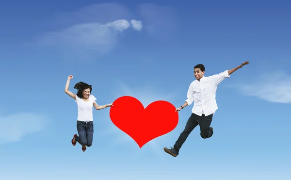 Flygande par med hjärta — Stockfoto