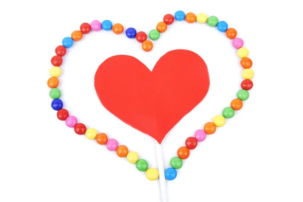 Isolerade hjärtat stick inramad med färgglada sötsaker — Stockfoto