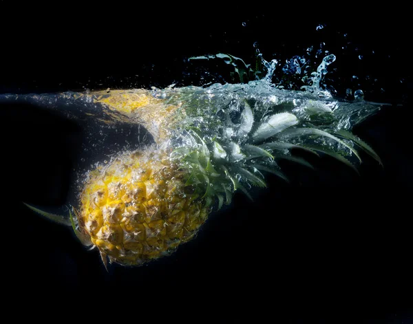 Splash φρέσκο ανανά — Φωτογραφία Αρχείου