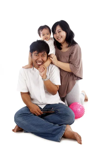 Ευτυχισμένη οικογένεια Ασίας που απομονώνονται σε λευκό — Φωτογραφία Αρχείου