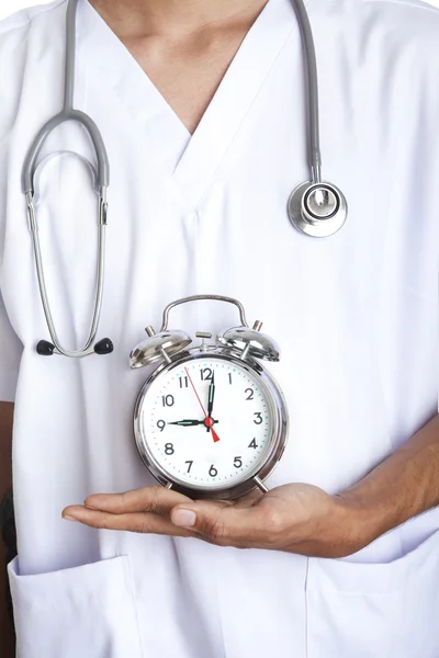 Γιατρός με ένα ρολόι συναγερμών — Φωτογραφία Αρχείου