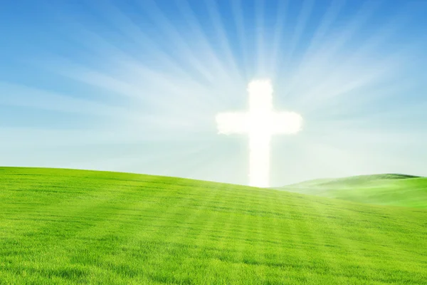 基督教背景: 发光十字架在春天 — 图库照片