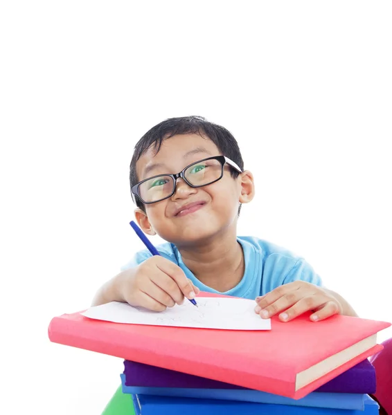 Lindo asiático chico escritura aislado en blanco — Foto de Stock