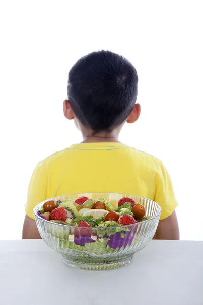 Parte de trás do menino com salada — Fotografia de Stock