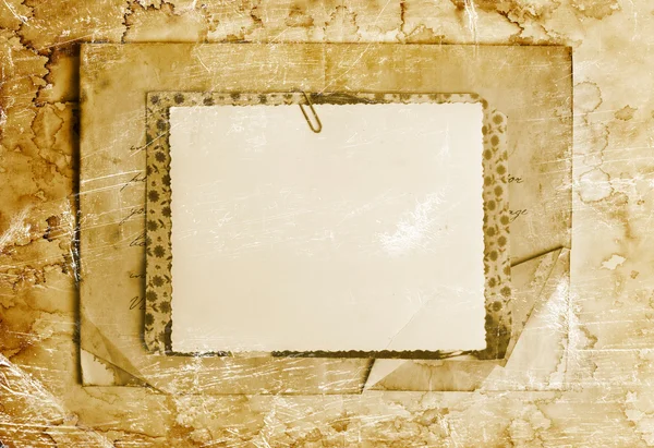 Старинный фон со старой бумагой, письмами и фотографиями — стоковое фото
