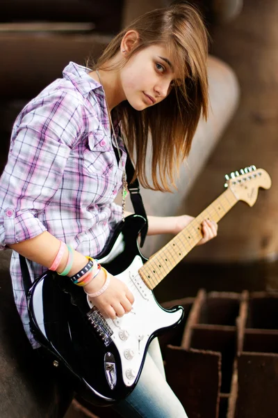 Style brunette girl with guitar — Stock Photo, Image