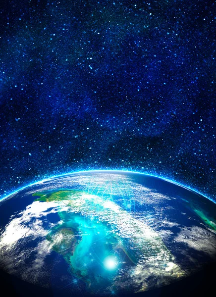 昇る太陽を持つ空間で青い地球 — ストック写真