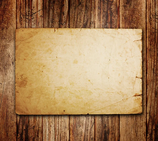 Старая бумага на деревянном фоне Стоковое Изображение