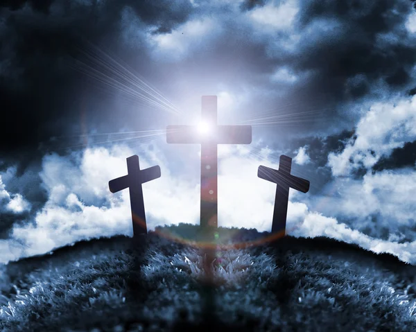 Silhouette von drei Kreuzen auf einem Hügel — Stockfoto