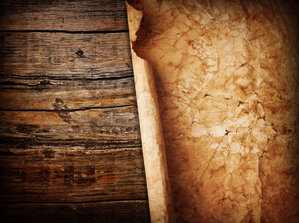 Papel sobre fundo de madeira — Fotografia de Stock