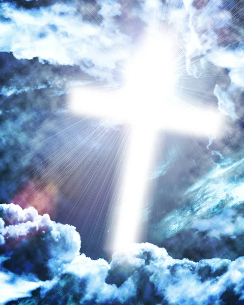 하늘에서 빛나는 십자가 — 스톡 사진
