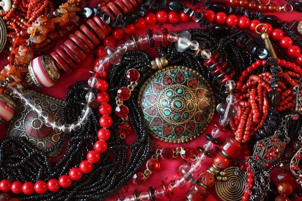 Smycken - röd och svart — Stockfoto