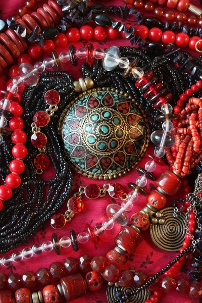 珠宝首饰-红色和黑色 — 图库照片#