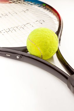 tenis raketi ve top