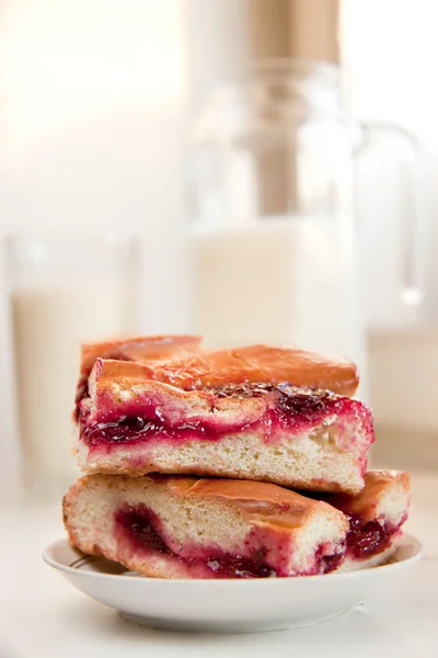 Cakes with jam and milk — Stock Photo, Image