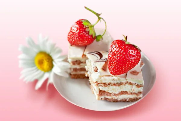 Torta di fragole con crema — Foto Stock
