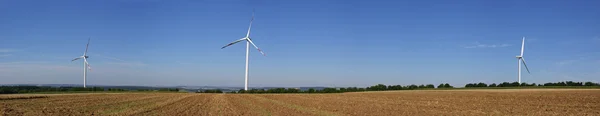 Відновлювана енергія від вітрових турбін — стокове фото