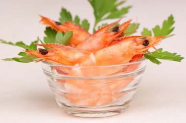 bir cam kase taze karides