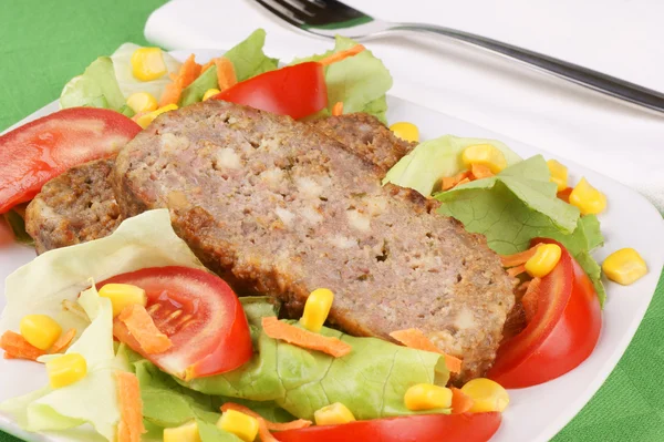 Meatloaf and salad — Stock Photo, Image