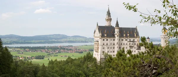 Slottet Neuschwanstein och forggensee — Stockfoto