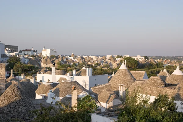 Vue panoramique d'Alberobello (Pouilles, Italie) ) — Photo