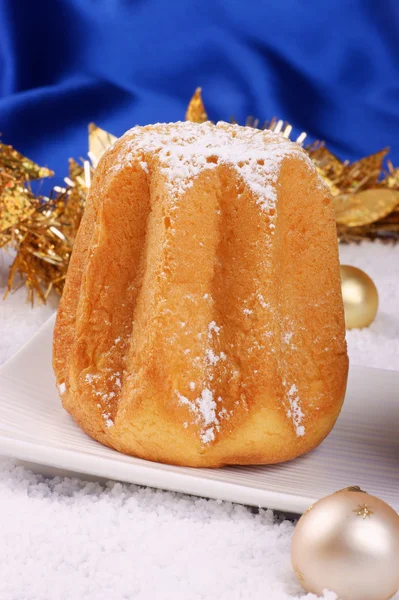 Pandoro, tipik İtalyan Noel kek — Stok fotoğraf