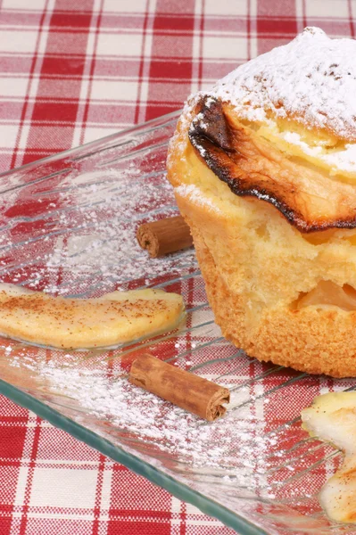 Muffin de maçã com açúcar de confeiteiro — Fotografia de Stock