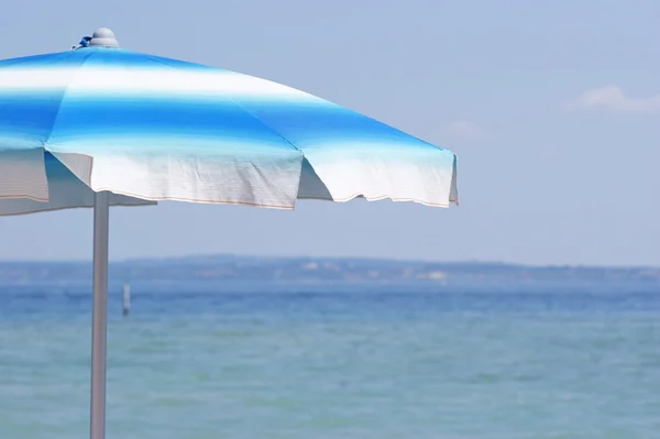 Beach umbrella at the lake — Stock Photo, Image