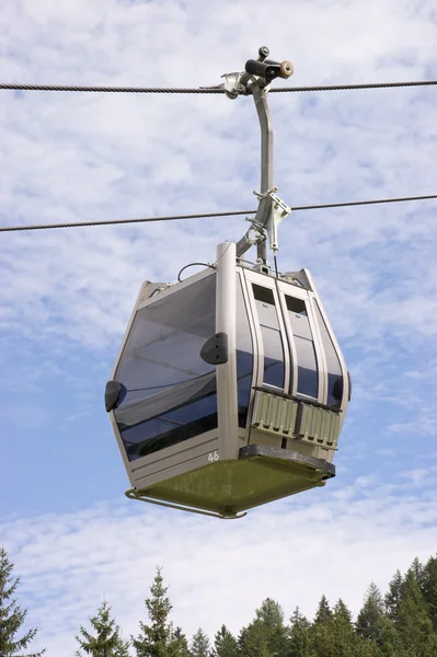 Cable car on a cableway — Zdjęcie stockowe
